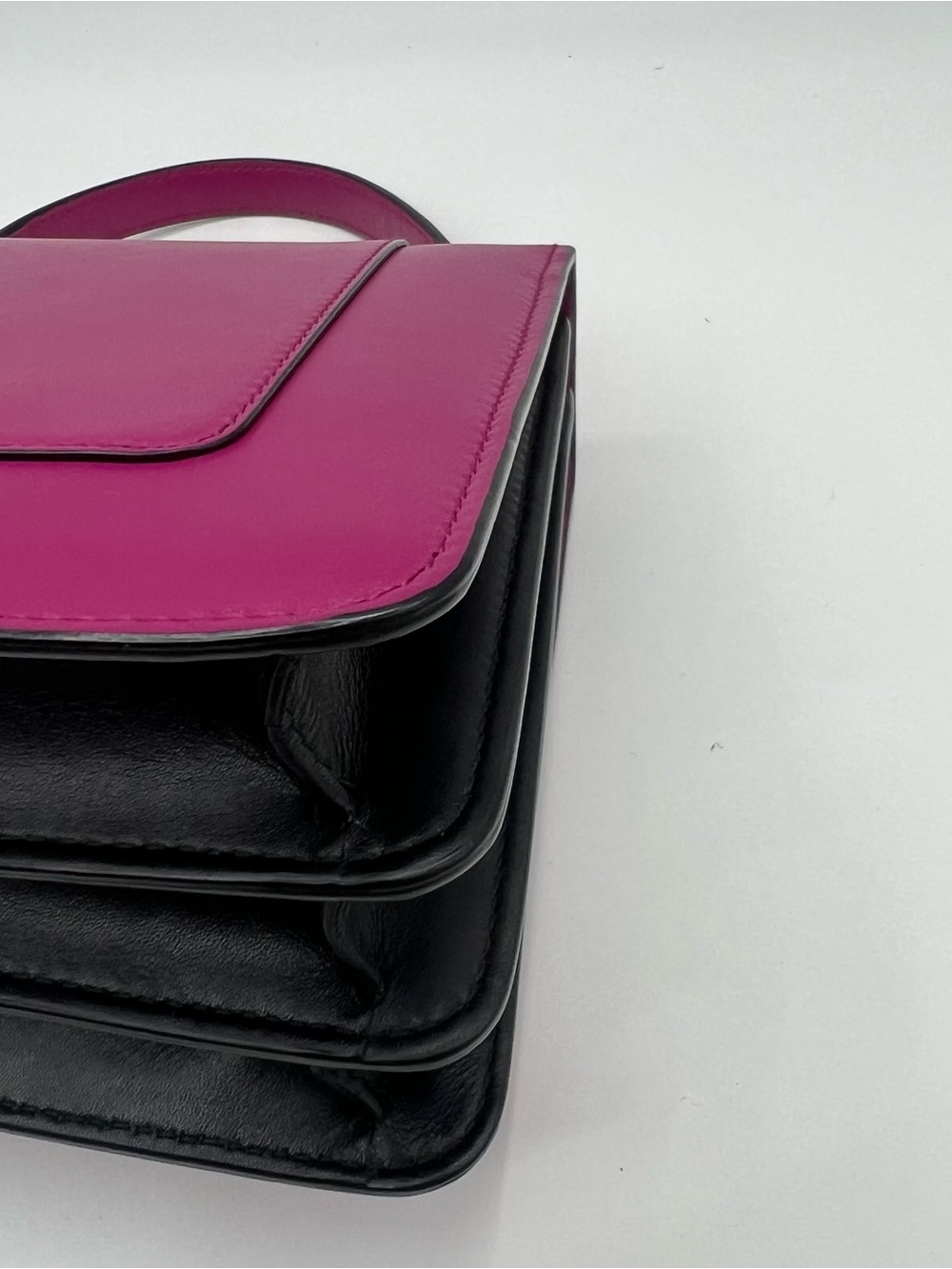 Bvlgari Serpenti Forever Top-handle Crossbody Medium in Magenta calfskin - Picture 10 of 16